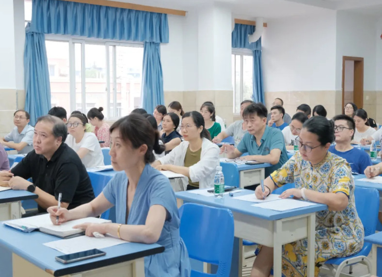 潛龍騰淵，春風十里——成都美視師一學校中學部再獲殊榮