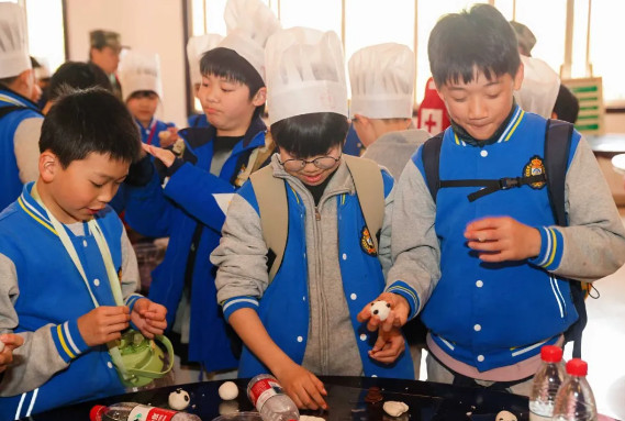 載一籃春光，撒滿路歡笑——中國部·小學春季研學之旅